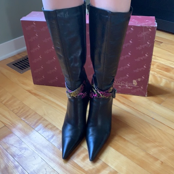 Italian Leather Boots with Brooch - Picture 13 of 16